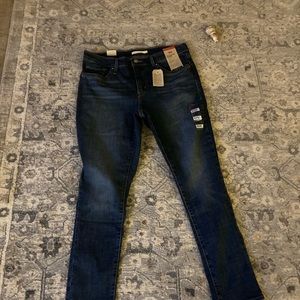 Women’s Levi’s 311